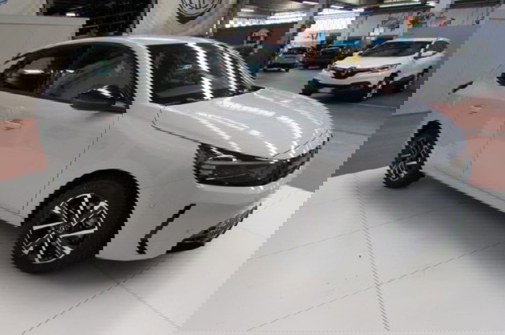 Opel Corsa nuova a Milano (2)