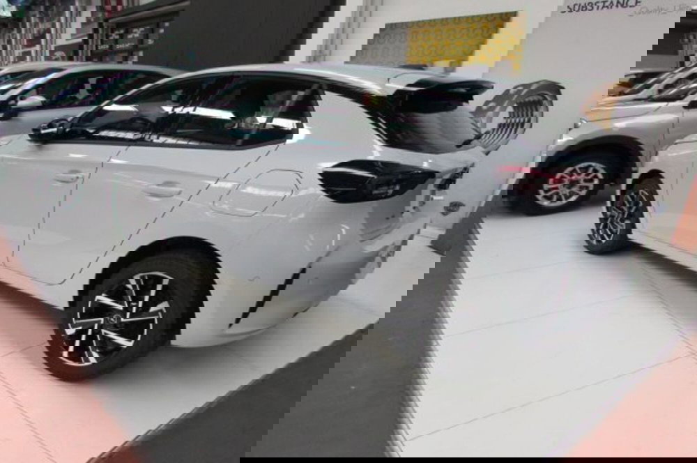 Opel Corsa nuova a Milano (3)