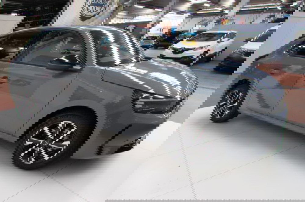 Opel Corsa nuova a Milano (2)