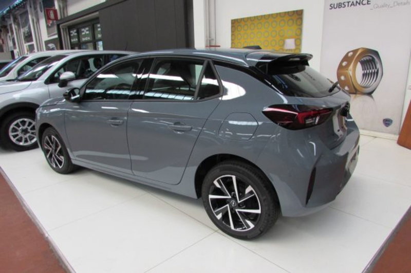 Opel Corsa nuova a Milano (3)