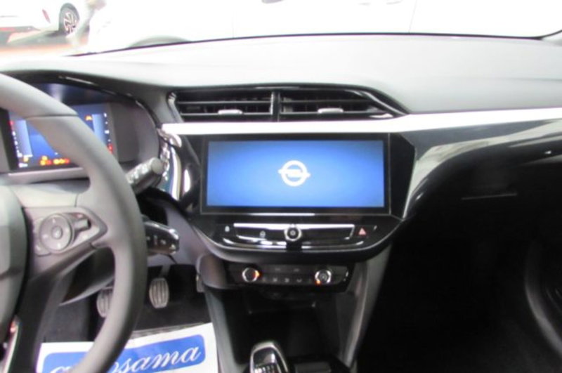 Opel Corsa nuova a Milano (8)