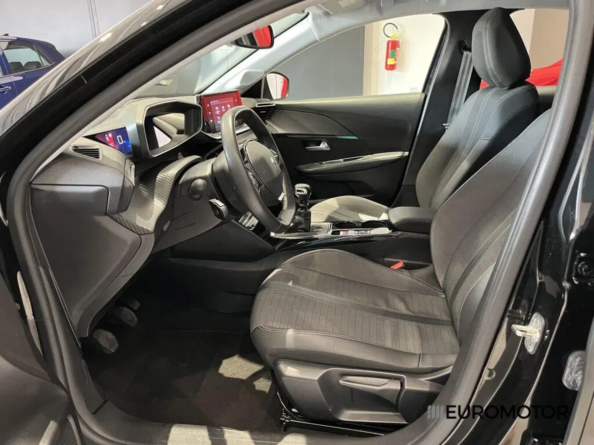 Peugeot 208 usata a Bari (13)