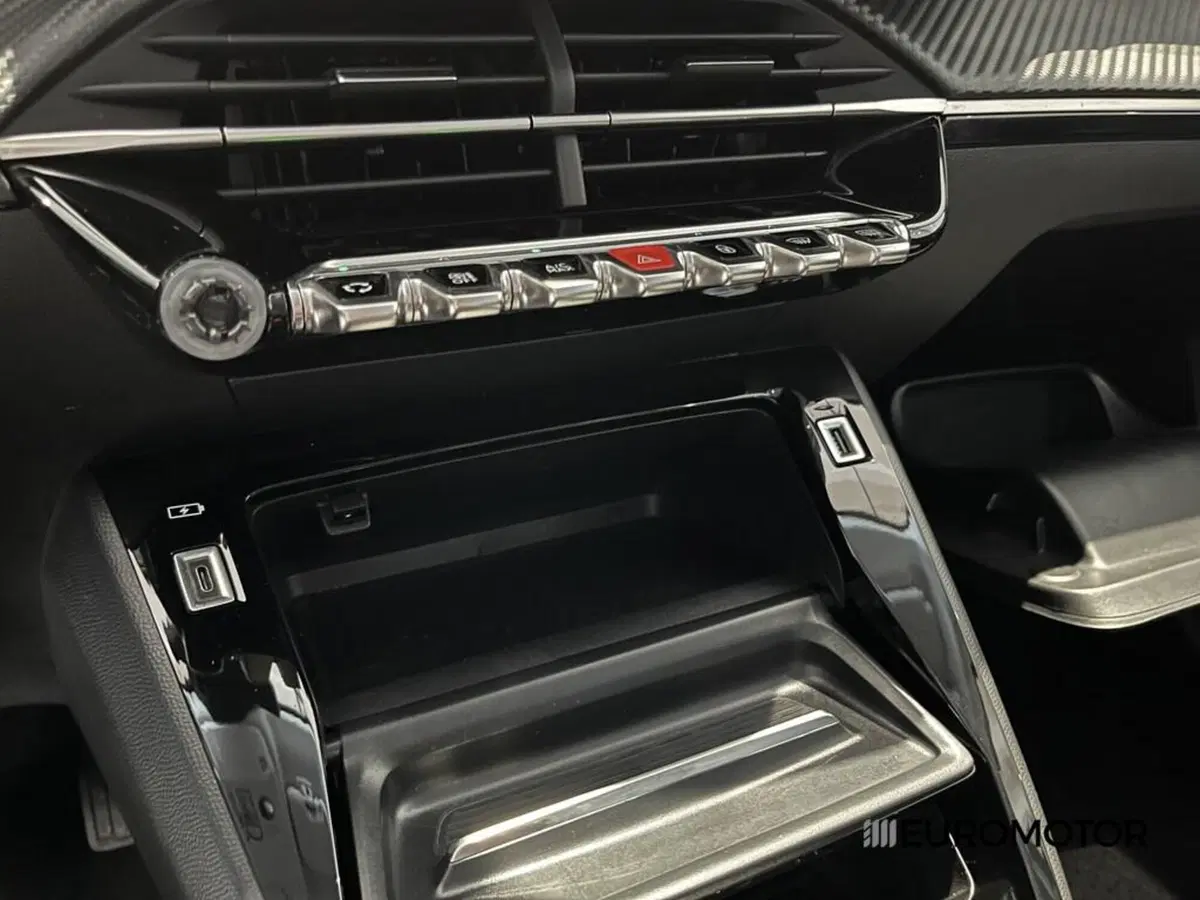 Peugeot 208 usata a Bari (15)