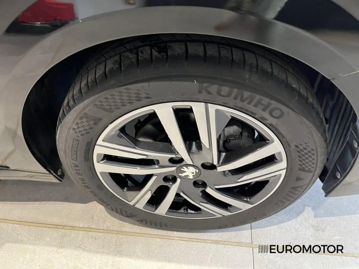 Peugeot 208 usata a Bari (5)
