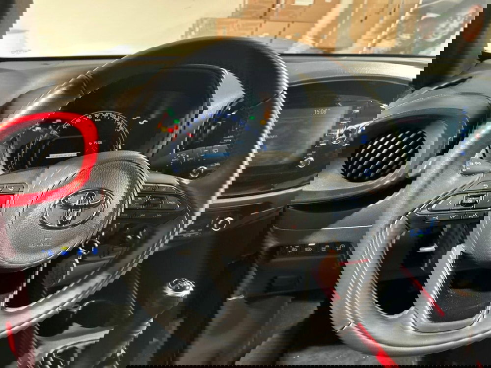 Toyota Aygo X usata a Lecco (15)