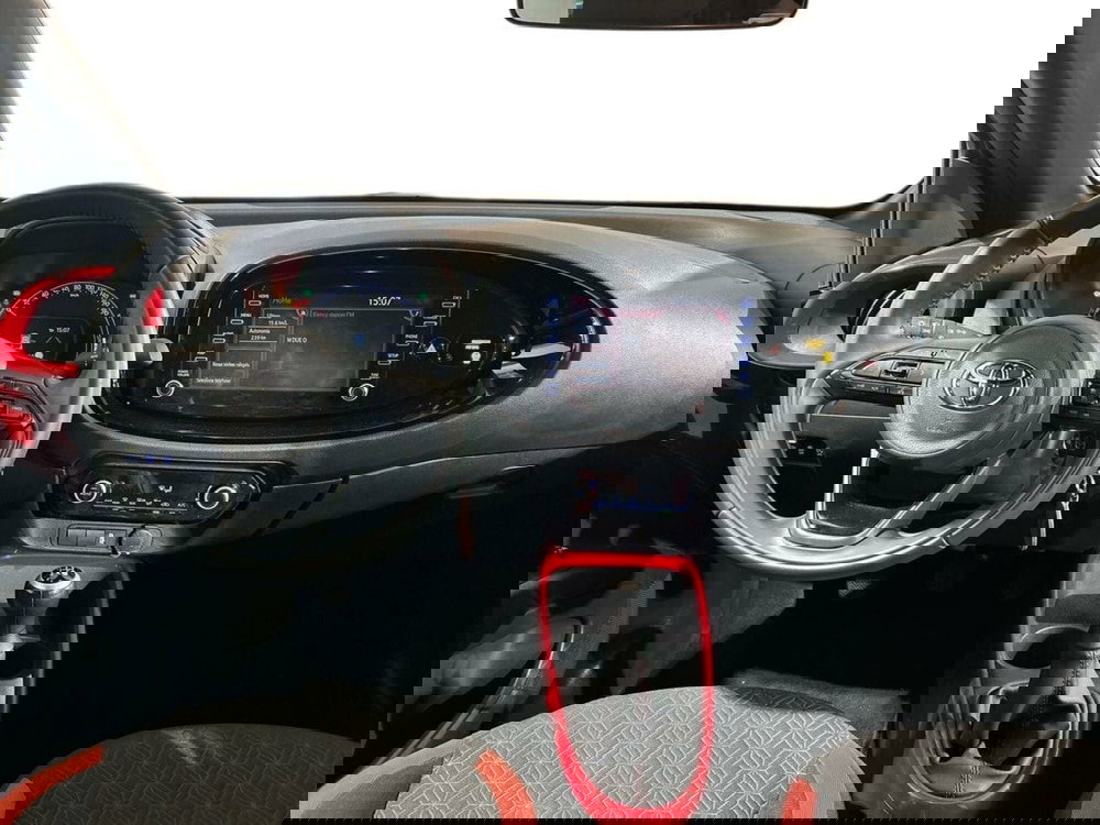 Toyota Aygo X usata a Lecco (9)