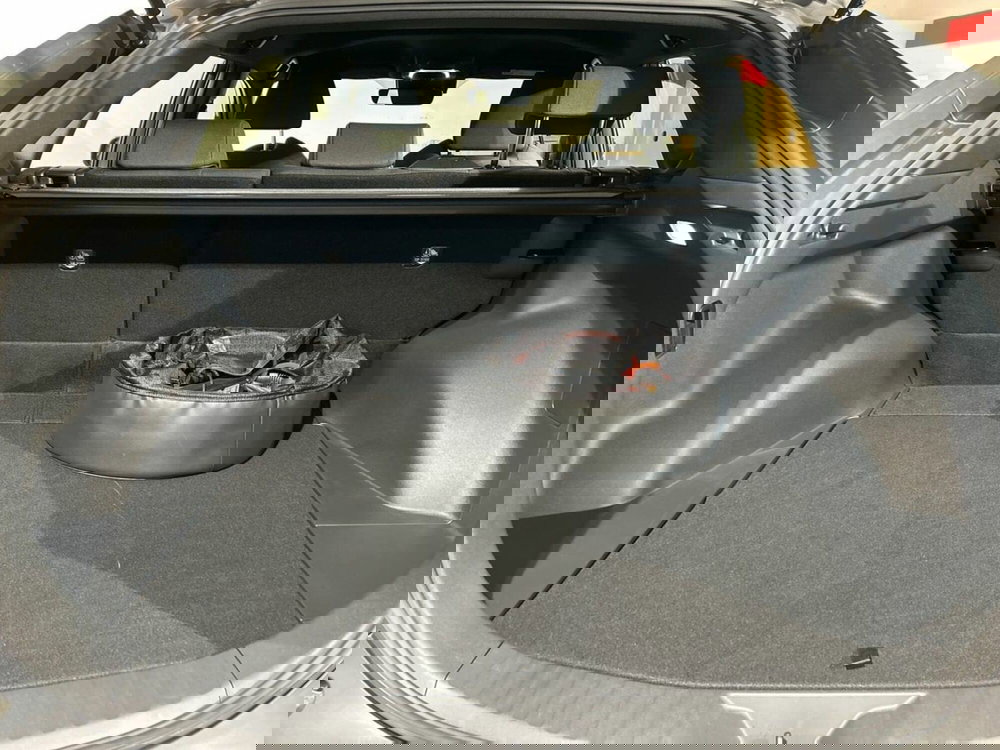 Toyota bZ4X usata a Lecco (12)