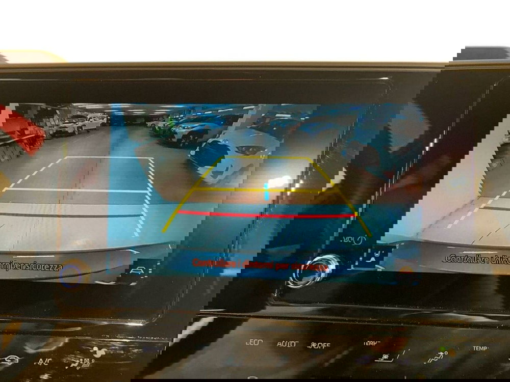 Toyota bZ4X usata a Lecco (13)