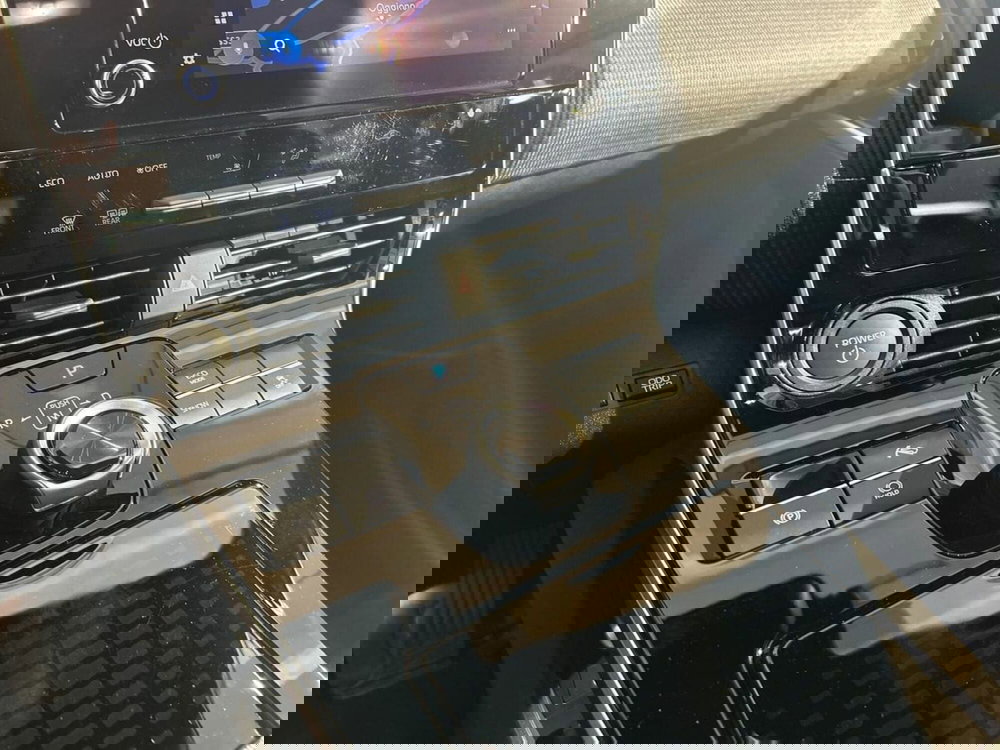 Toyota bZ4X usata a Lecco (14)