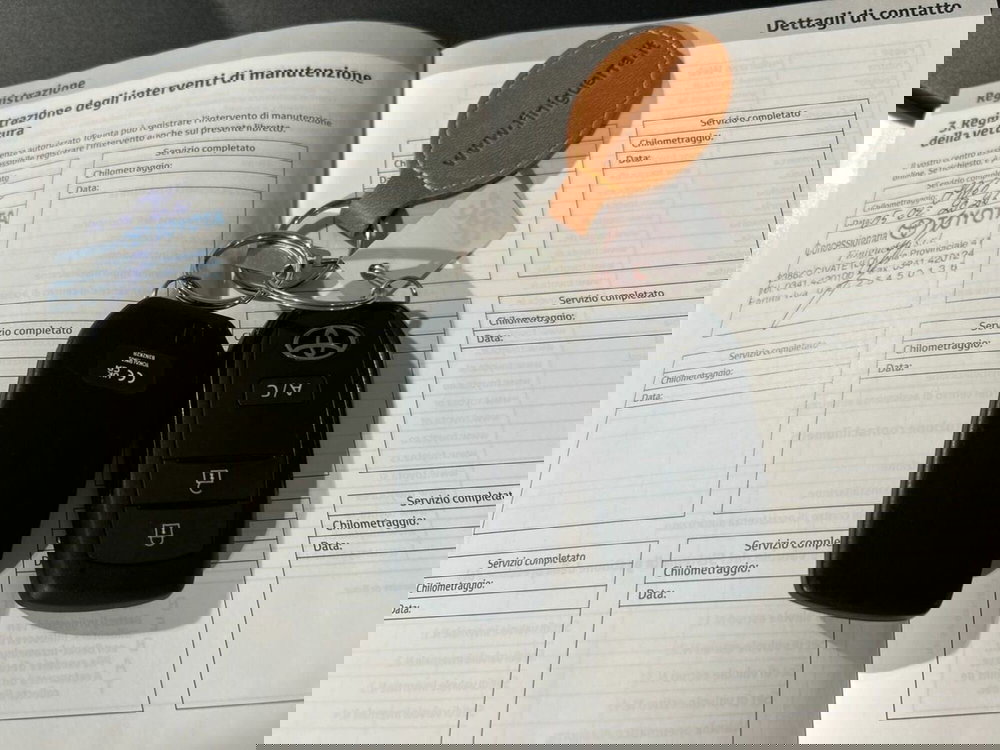 Toyota bZ4X usata a Lecco (16)