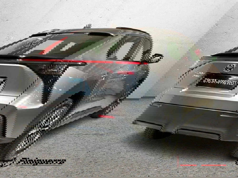 Toyota bZ4X usata a Lecco (4)