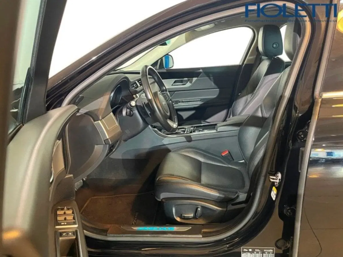 Jaguar XF usata a Brescia (12)