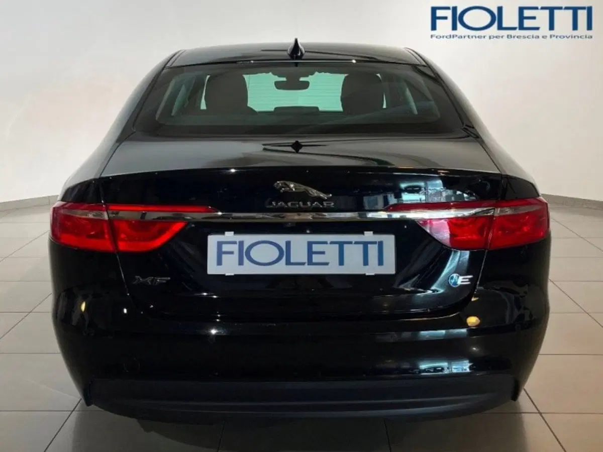 Jaguar XF usata a Brescia (5)