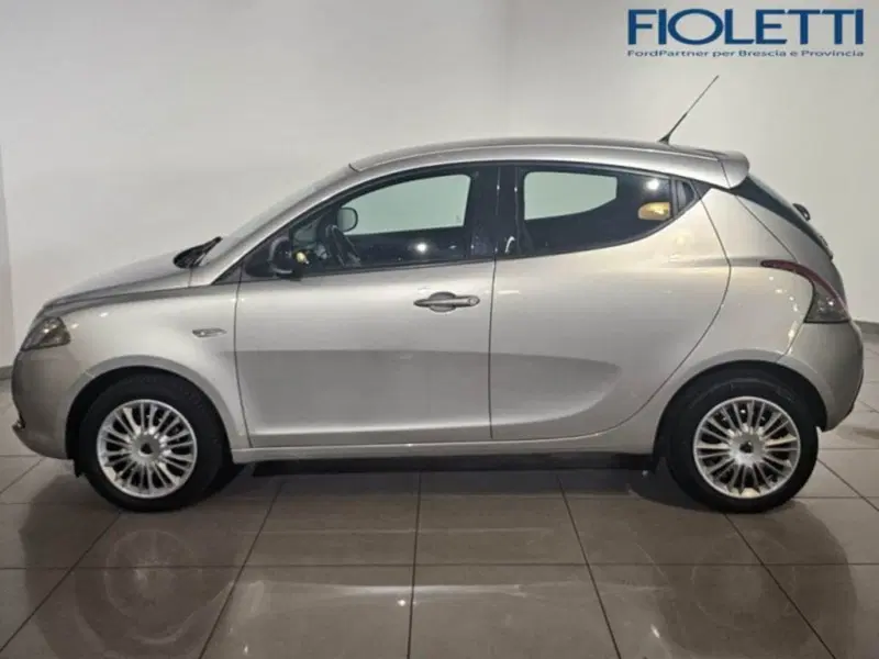 Lancia Ypsilon usata a Brescia (4)