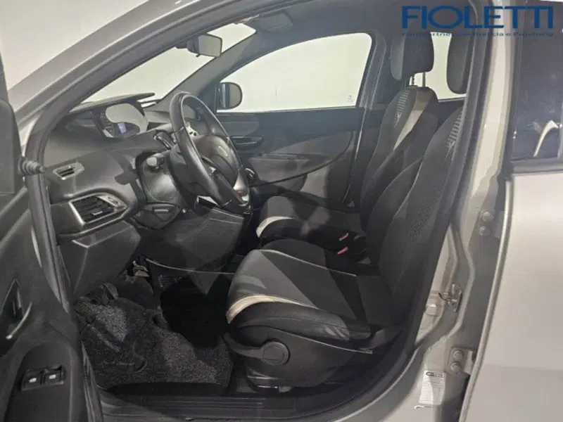 Lancia Ypsilon usata a Brescia (9)
