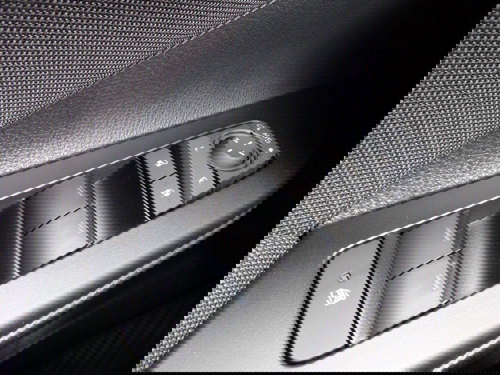 Toyota Toyota C-HR nuova a Treviso (14)