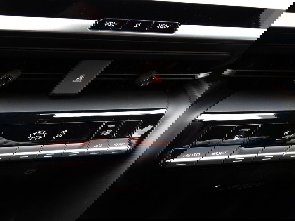 Toyota Toyota C-HR nuova a Treviso (15)