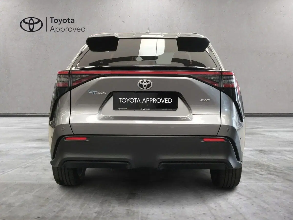 Toyota bZ4X usata a Roma (12)