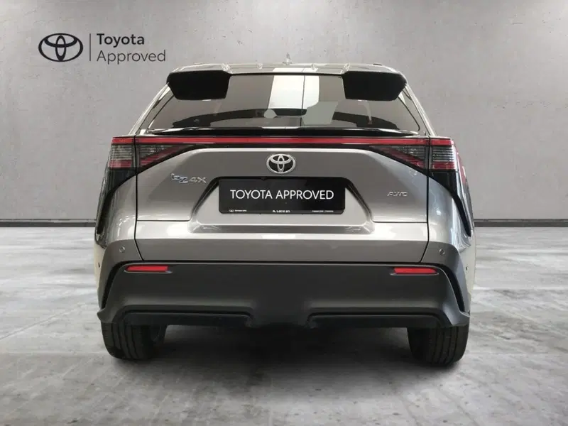 Toyota bZ4X usata a Roma (12)