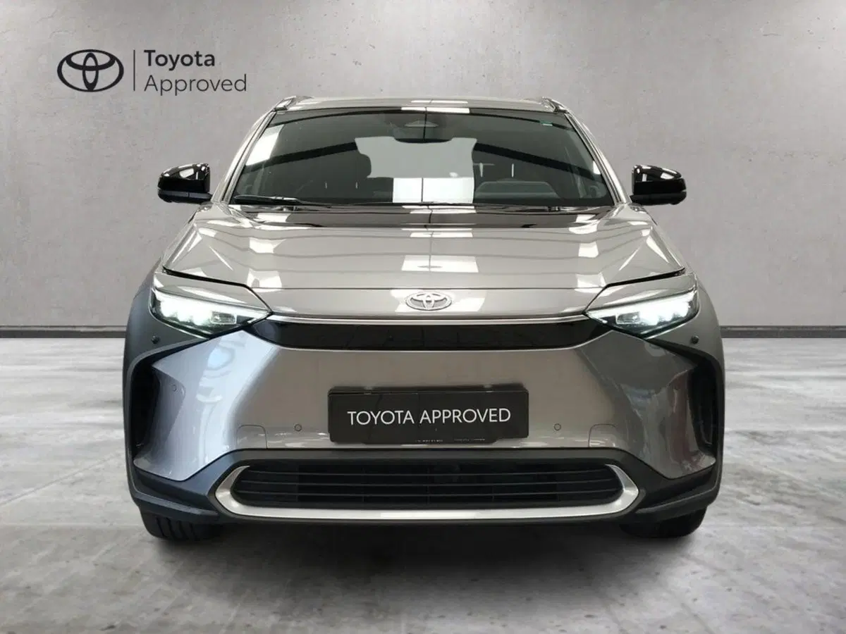 Toyota bZ4X usata a Roma (13)