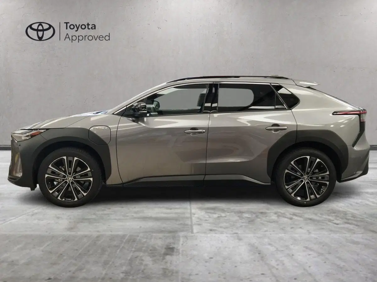 Toyota bZ4X usata a Roma (3)