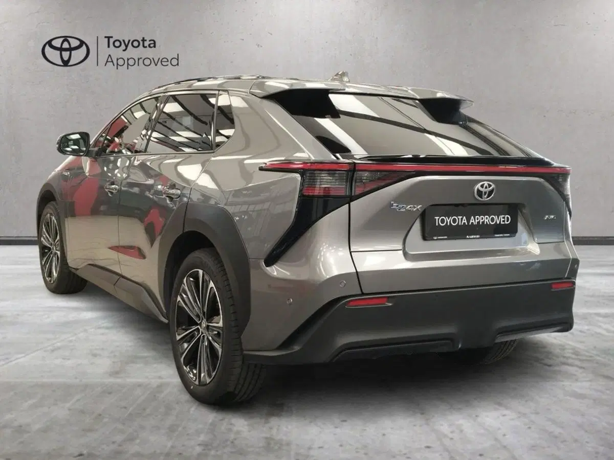 Toyota bZ4X usata a Roma (5)