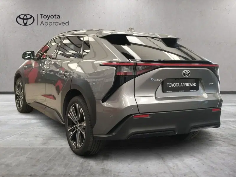 Toyota bZ4X usata a Roma (5)
