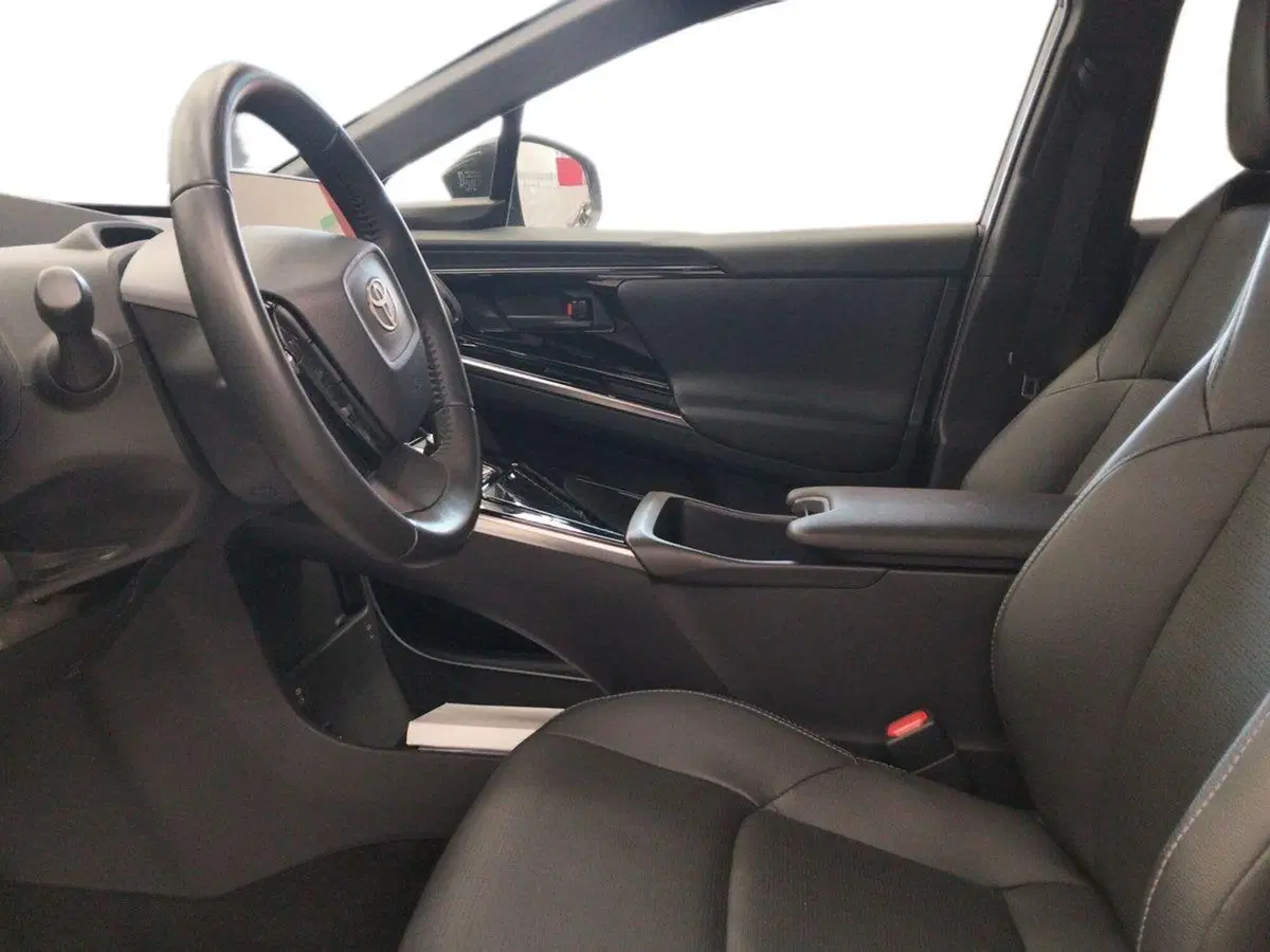Toyota bZ4X usata a Roma (7)