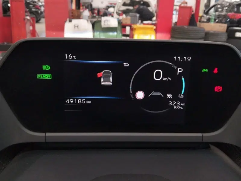 Toyota bZ4X usata a Roma (9)