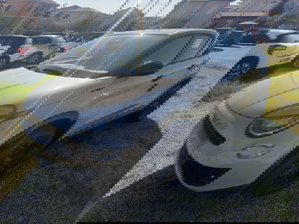 Fiat 600 nuova a La Spezia (2)