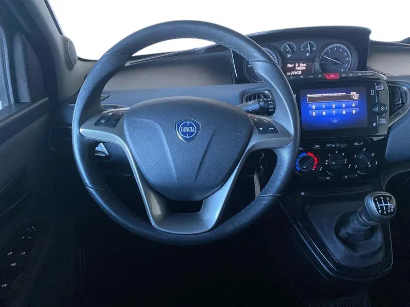 Lancia Ypsilon usata a Bergamo (11)