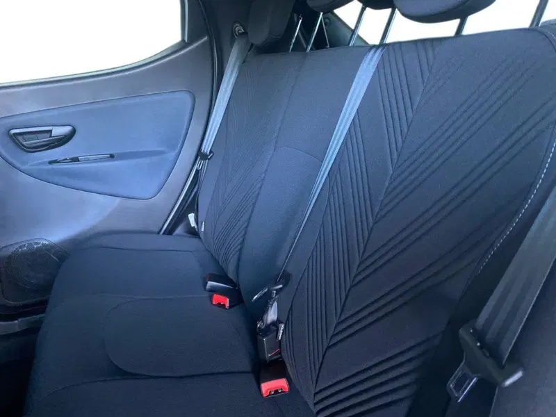 Lancia Ypsilon usata a Bergamo (16)