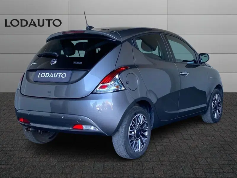 Lancia Ypsilon usata a Bergamo (2)