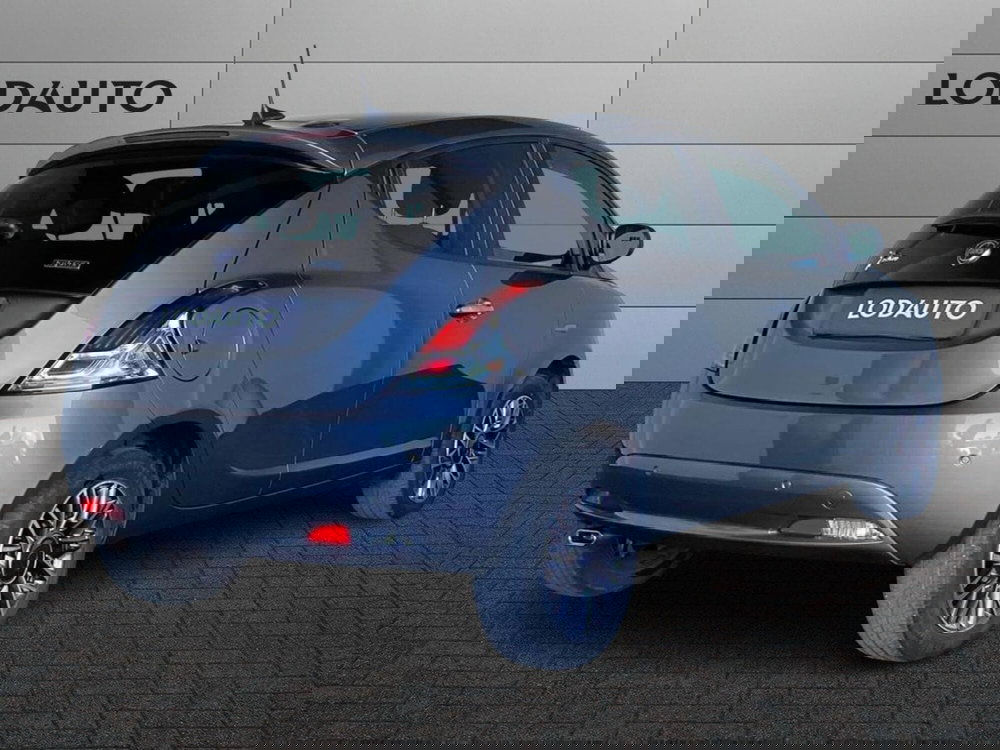 Lancia Ypsilon usata a Bergamo (2)