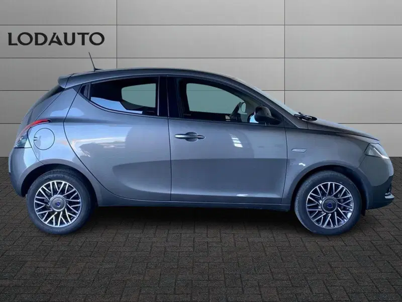 Lancia Ypsilon usata a Bergamo (5)