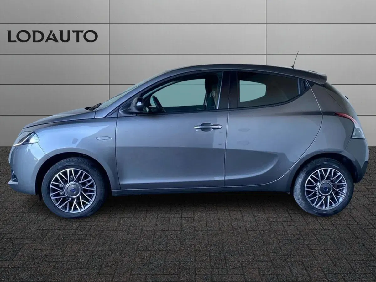 Lancia Ypsilon usata a Bergamo (6)
