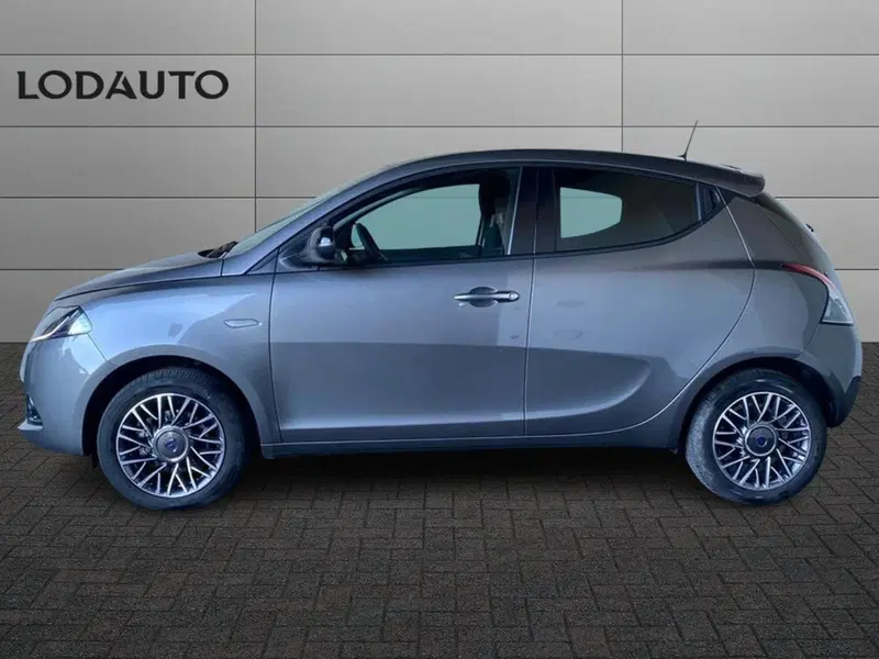 Lancia Ypsilon usata a Bergamo (6)