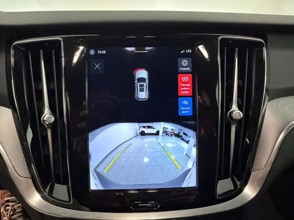 Volvo V60 nuova a Como (11)