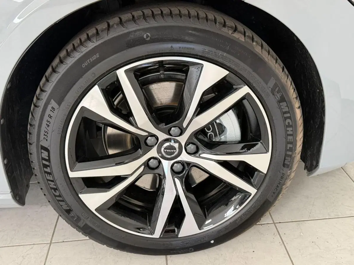 Volvo V60 nuova a Como (12)