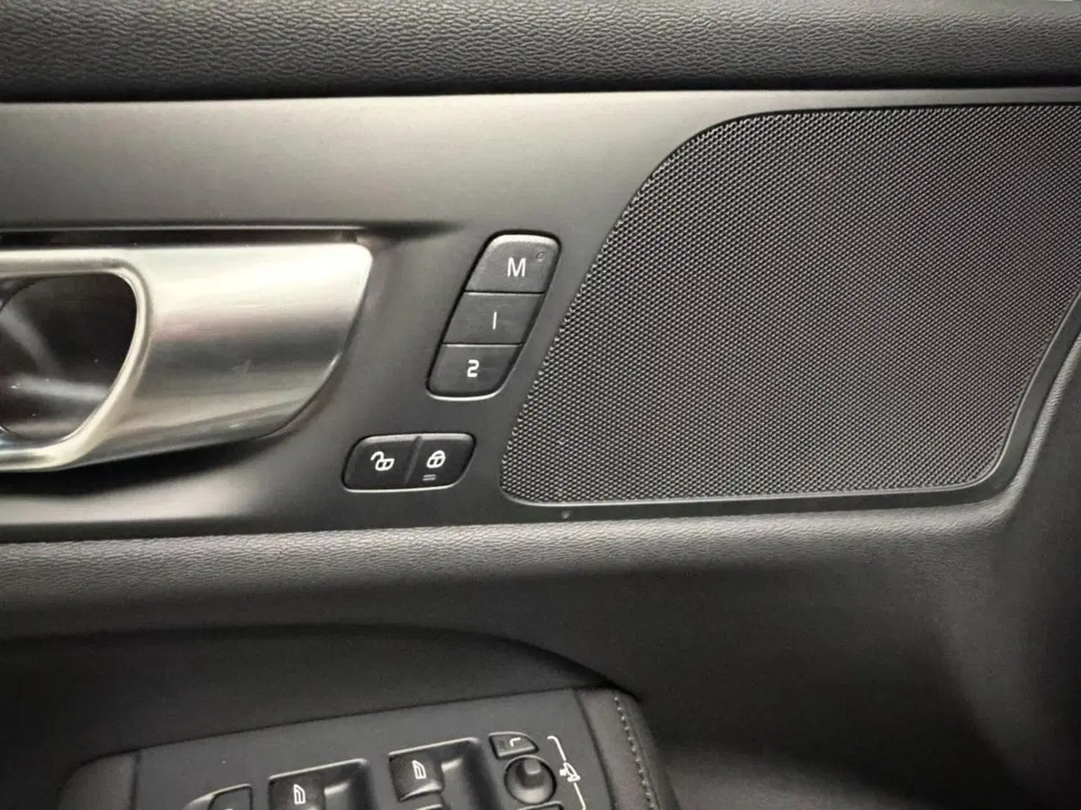 Volvo V60 nuova a Como (17)