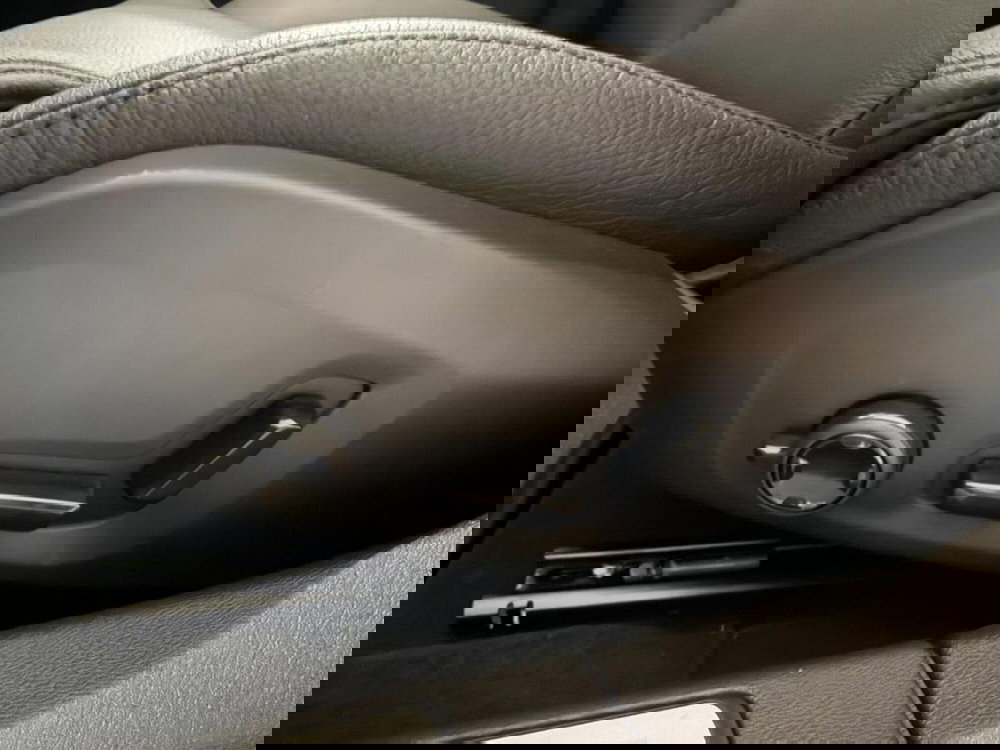 Volvo V60 nuova a Como (18)