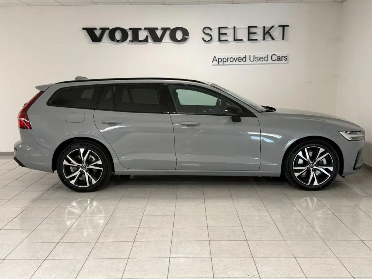 Volvo V60 nuova a Como (8)