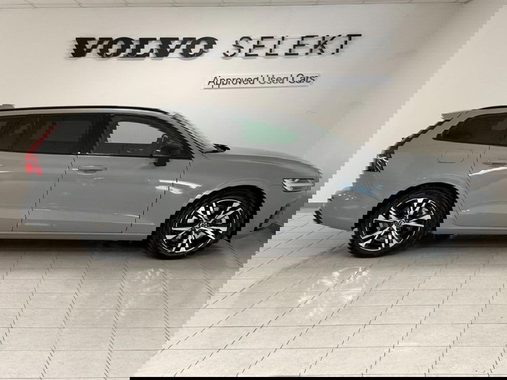 Volvo V60 nuova a Como (8)