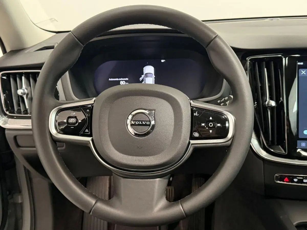Volvo V60 nuova a Como (9)
