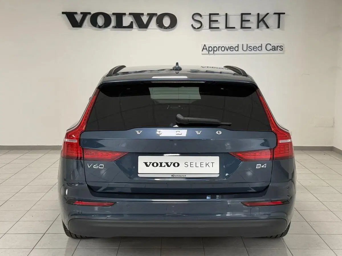 Volvo V60 nuova a Como (10)