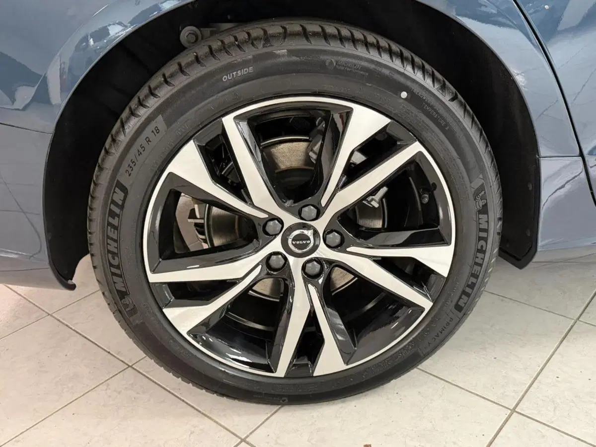 Volvo V60 nuova a Como (11)