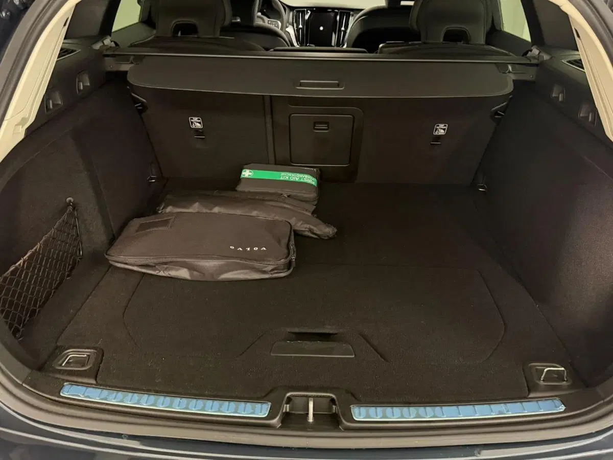 Volvo V60 nuova a Como (15)