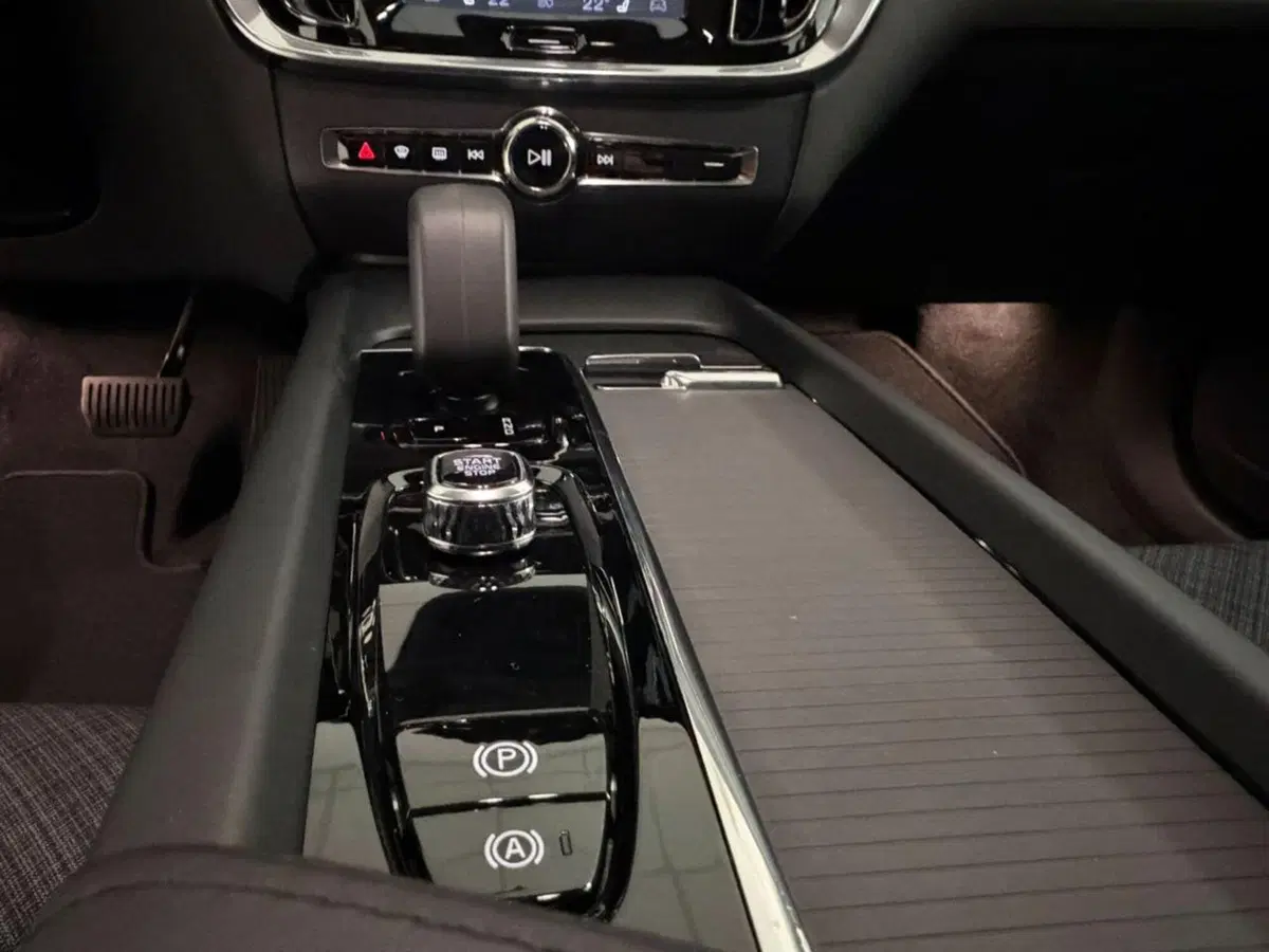 Volvo V60 nuova a Como (6)