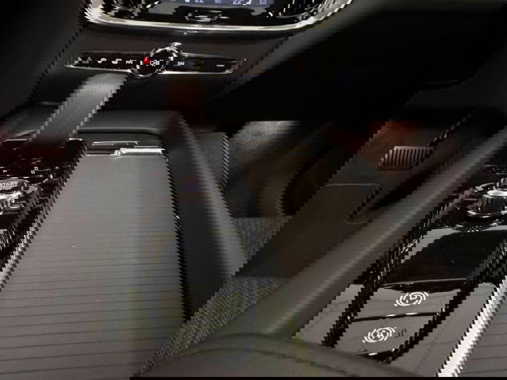 Volvo V60 nuova a Como (6)