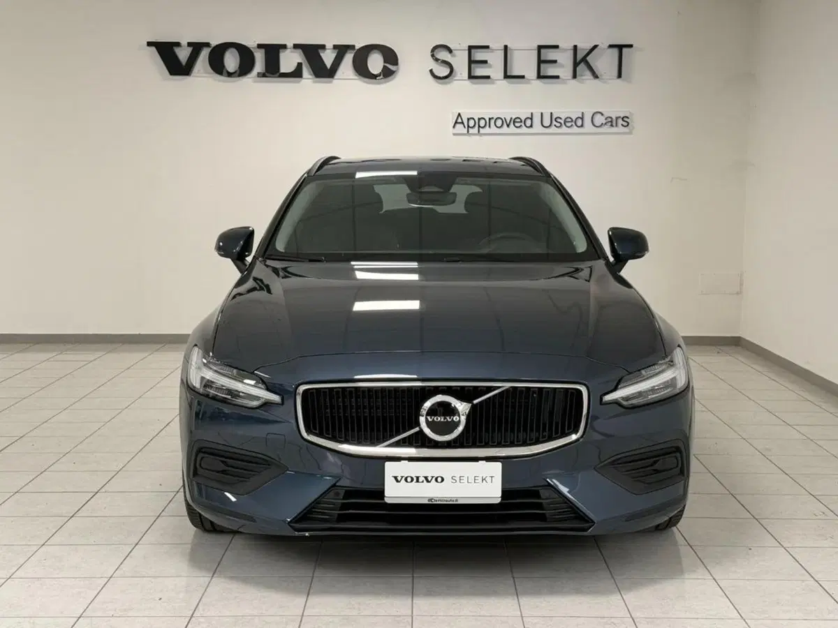 Volvo V60 nuova a Como (9)